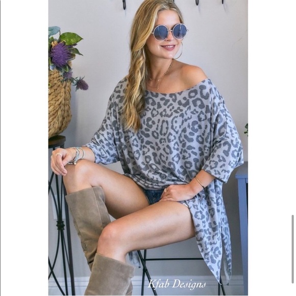 🌟❤️SO SOFT Leopard Print Asymmetrical Hem Half Sleeve Loose Fit Top❤️🌟 - Picture 1 of 8